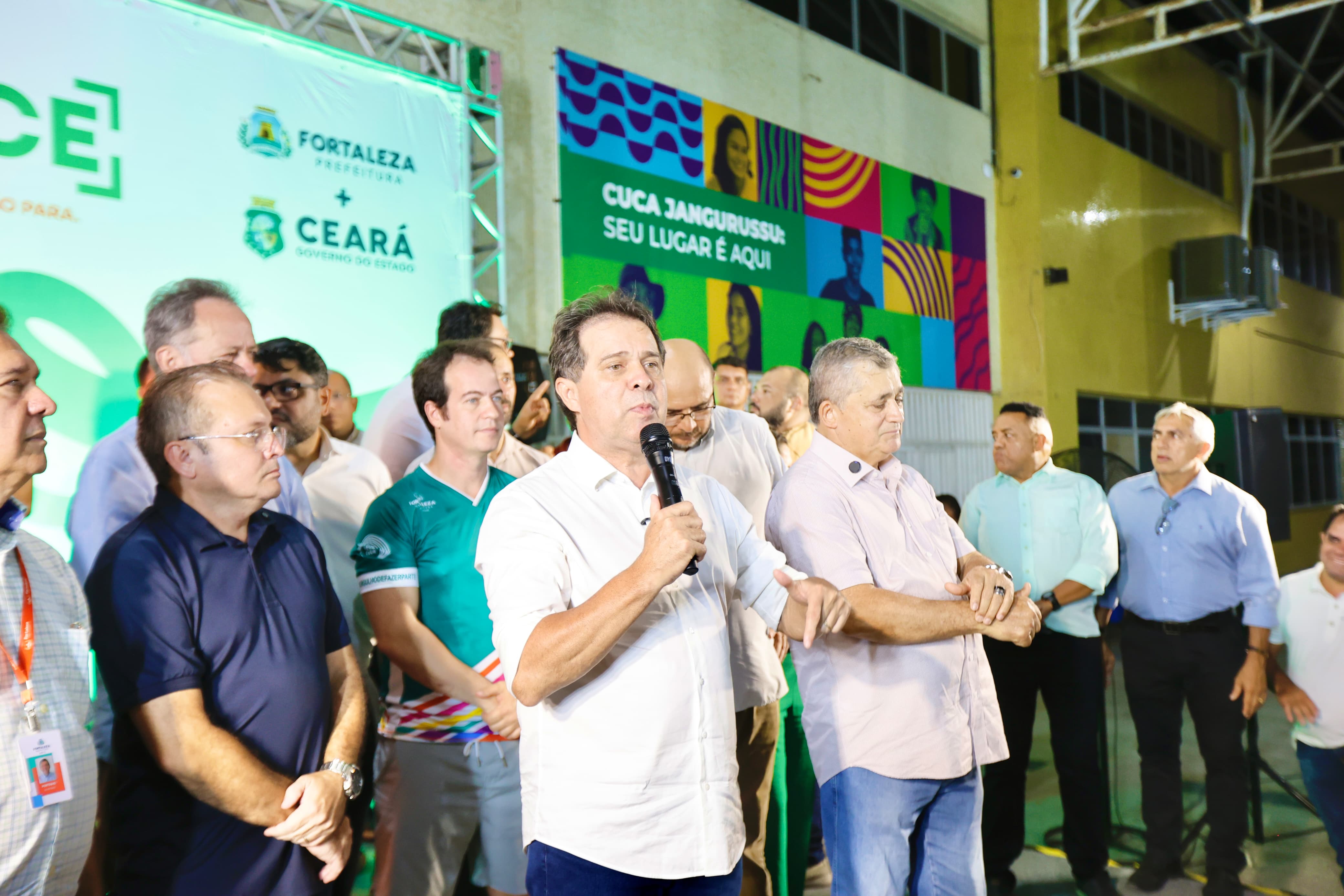 Prefeito Evandro Leitão discursa no palco do evento