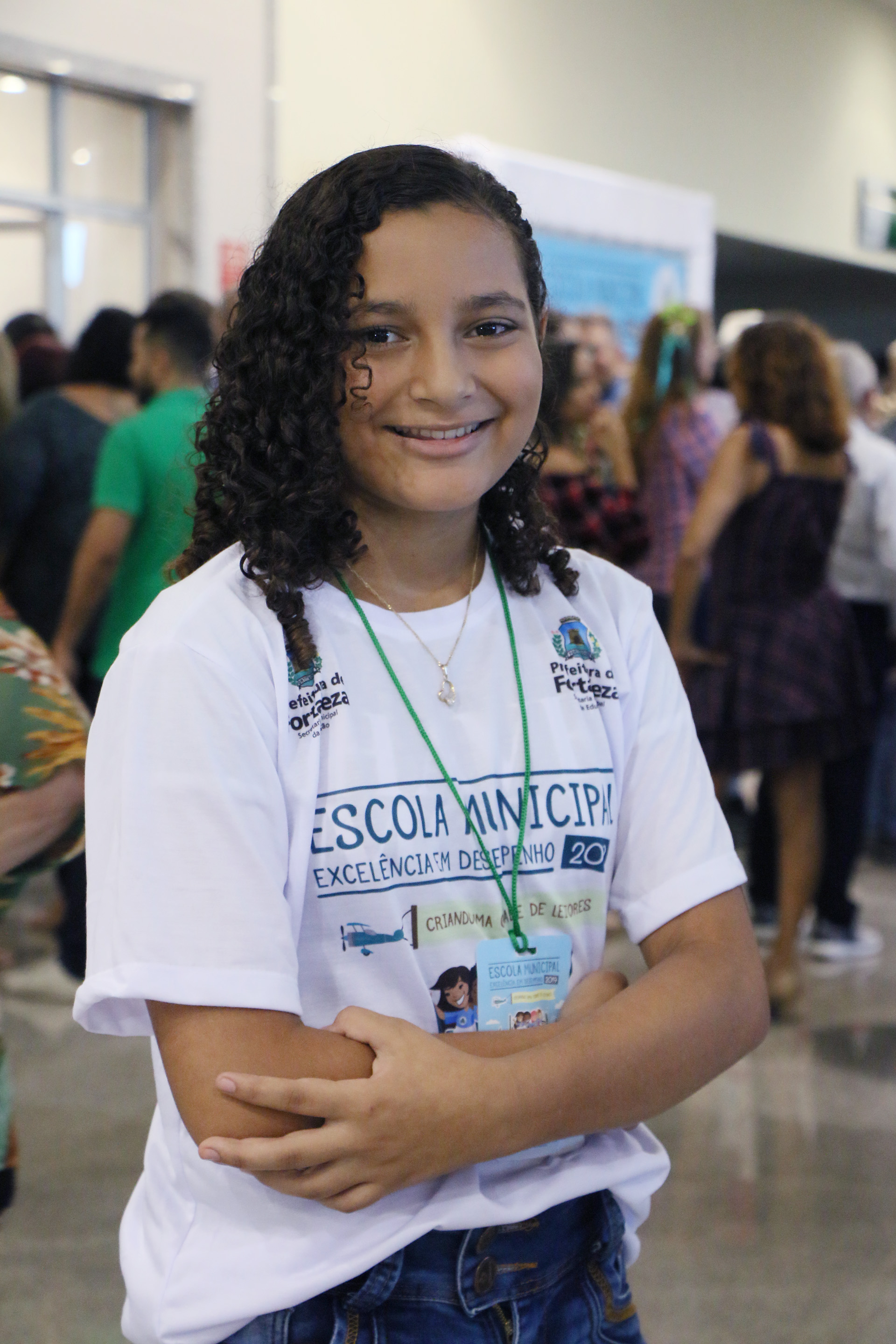 estudante posa para foto