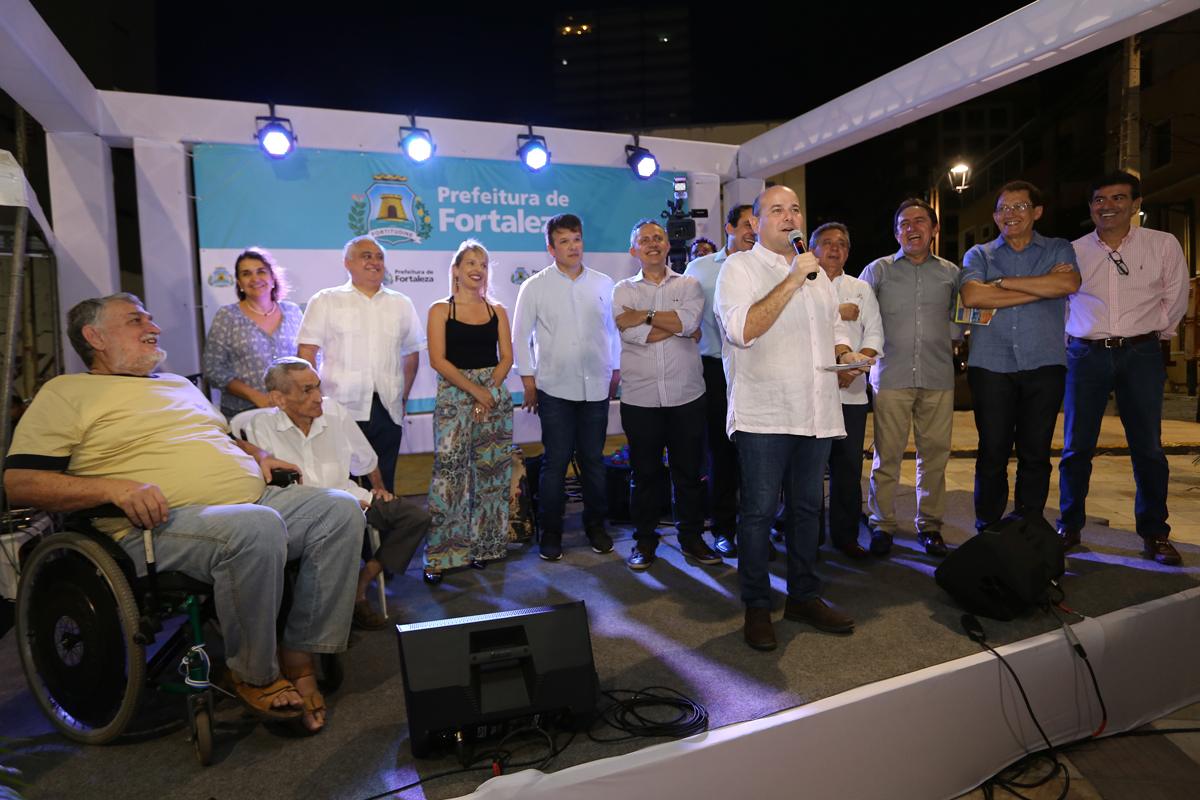 prefeito roberto cláudio discursa na inauguração do centro cultural belchior