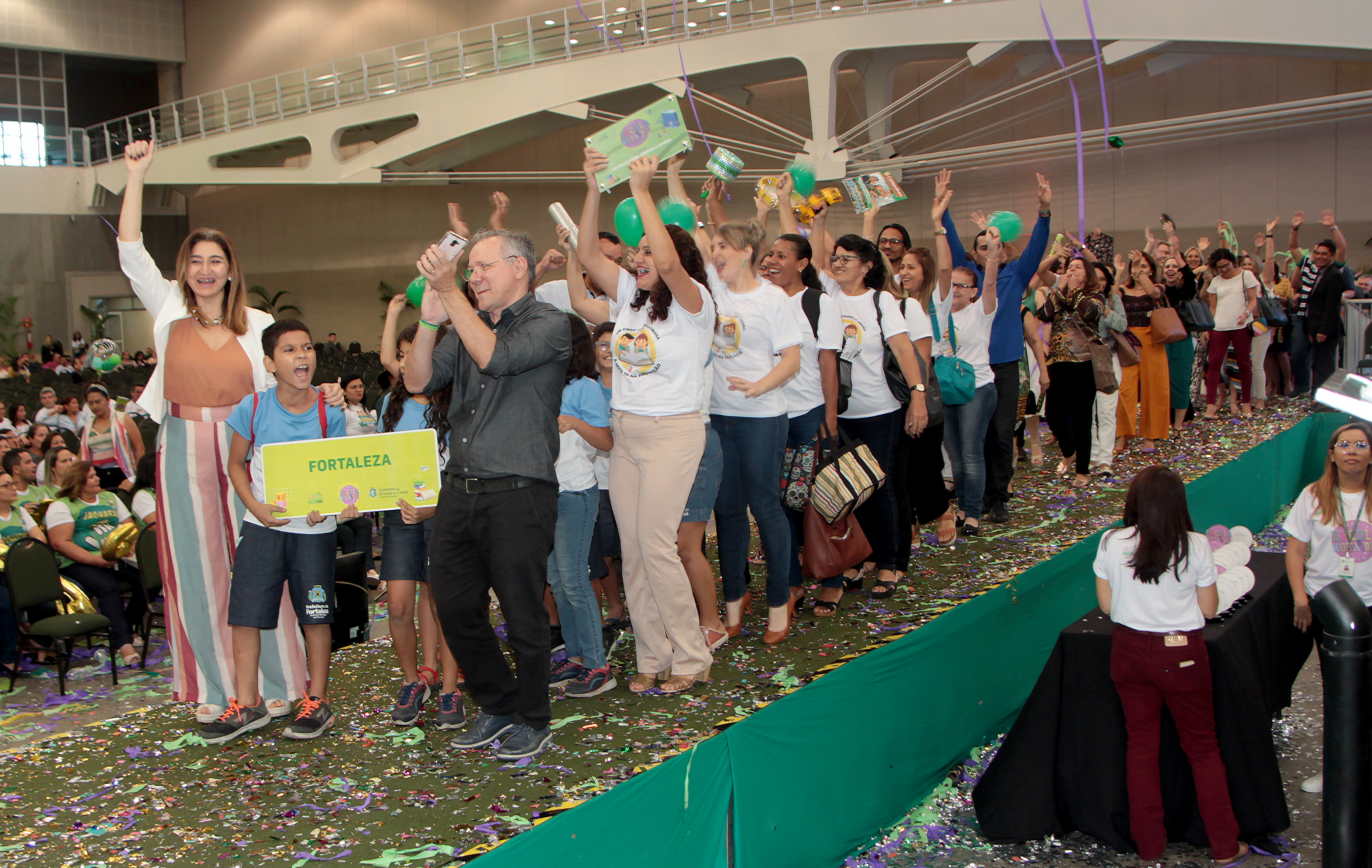 Alunos e profissionais comemoram o reconhecimento do município de Fortaleza