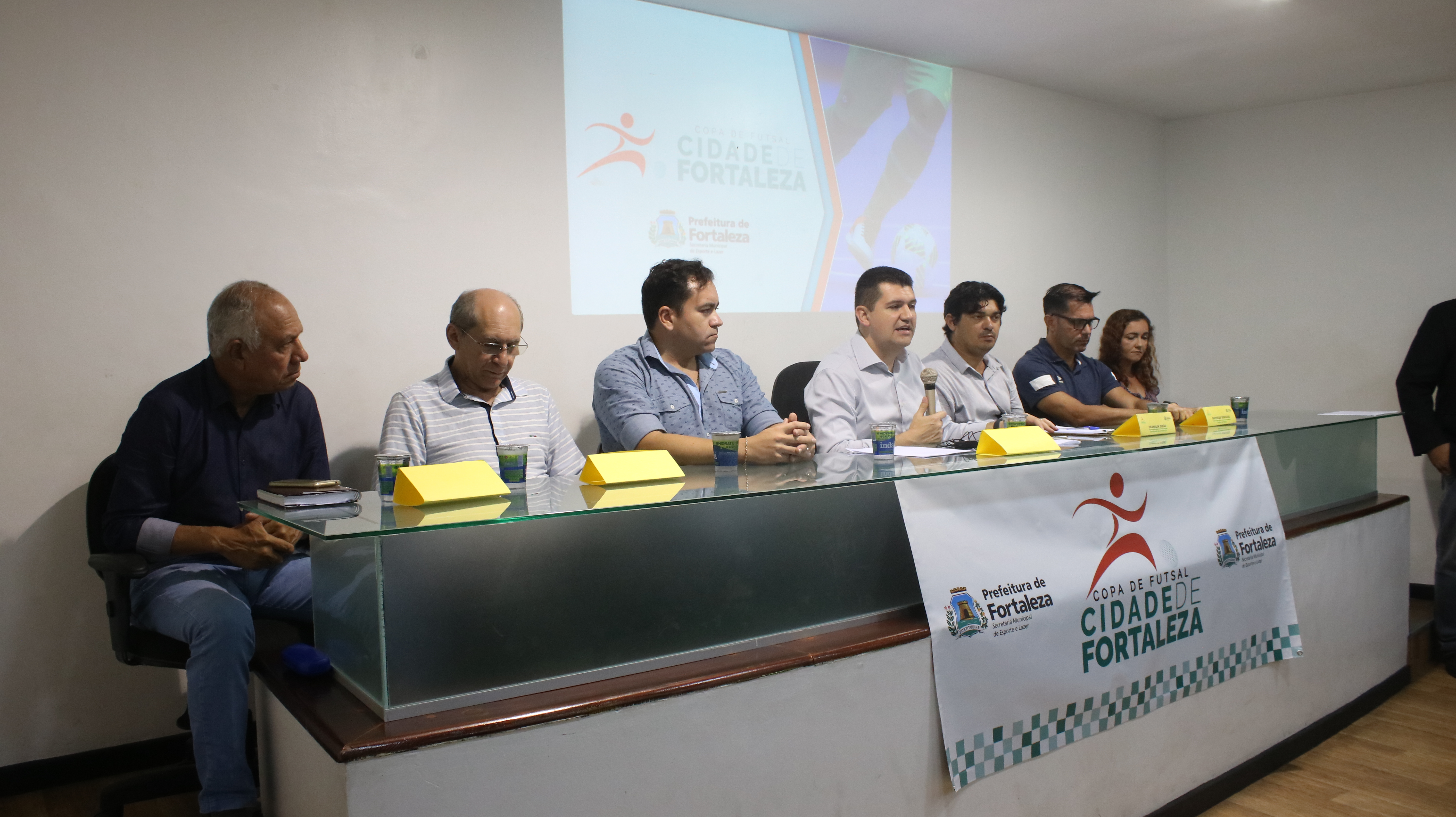 Secretário Ronaldo Martins fala durante lançamento da Copa de Futsal Cidade de Fortaleza