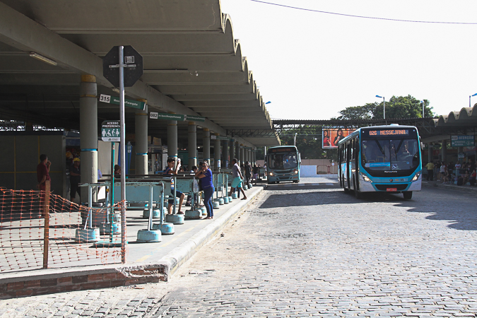 plataforma de embarque do terminal de messejana