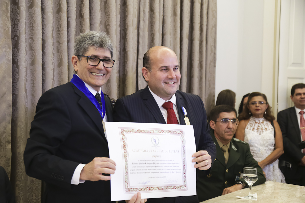 prefeito roberto cláudio recebe comenda da academia cearense de letras