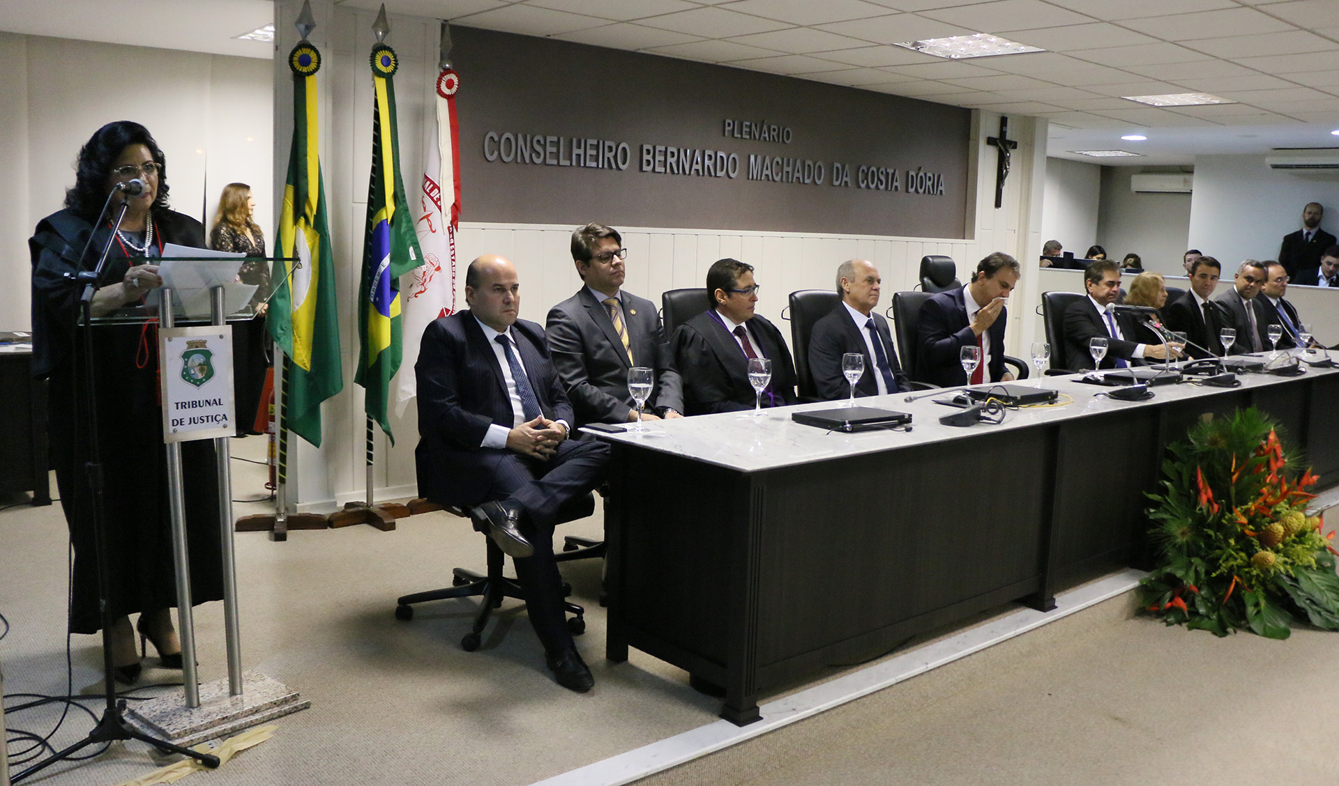 mesa de autoridades na posse do TRE Ceará