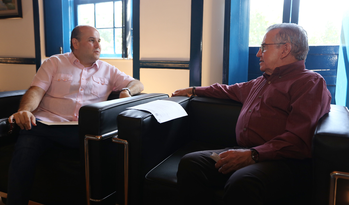 prefeito roberto cláudio e reitor henry campos conversam 