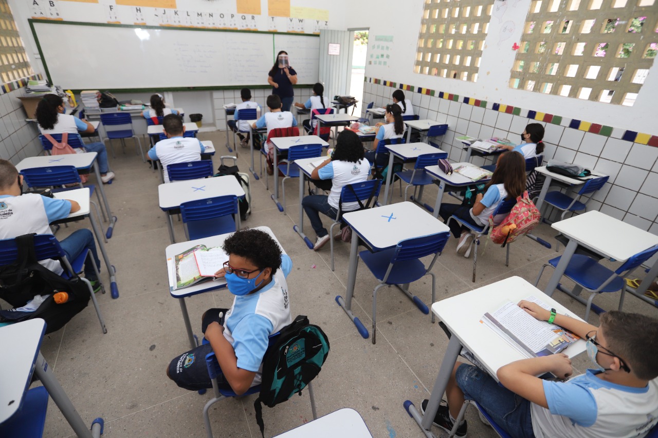 Imagem de alunos em sala de aula