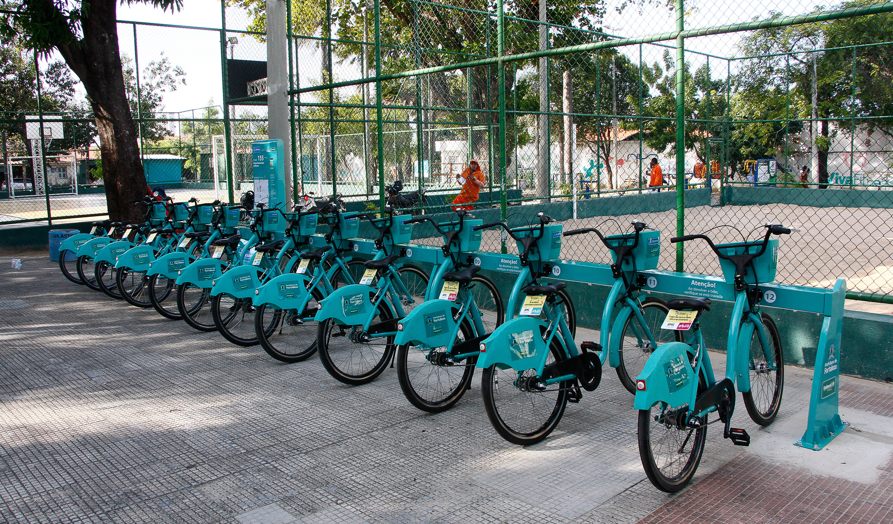 Nova estação do Bicicletar na Praça Monsenhor Linhares, no bairro Amadeu Furtado