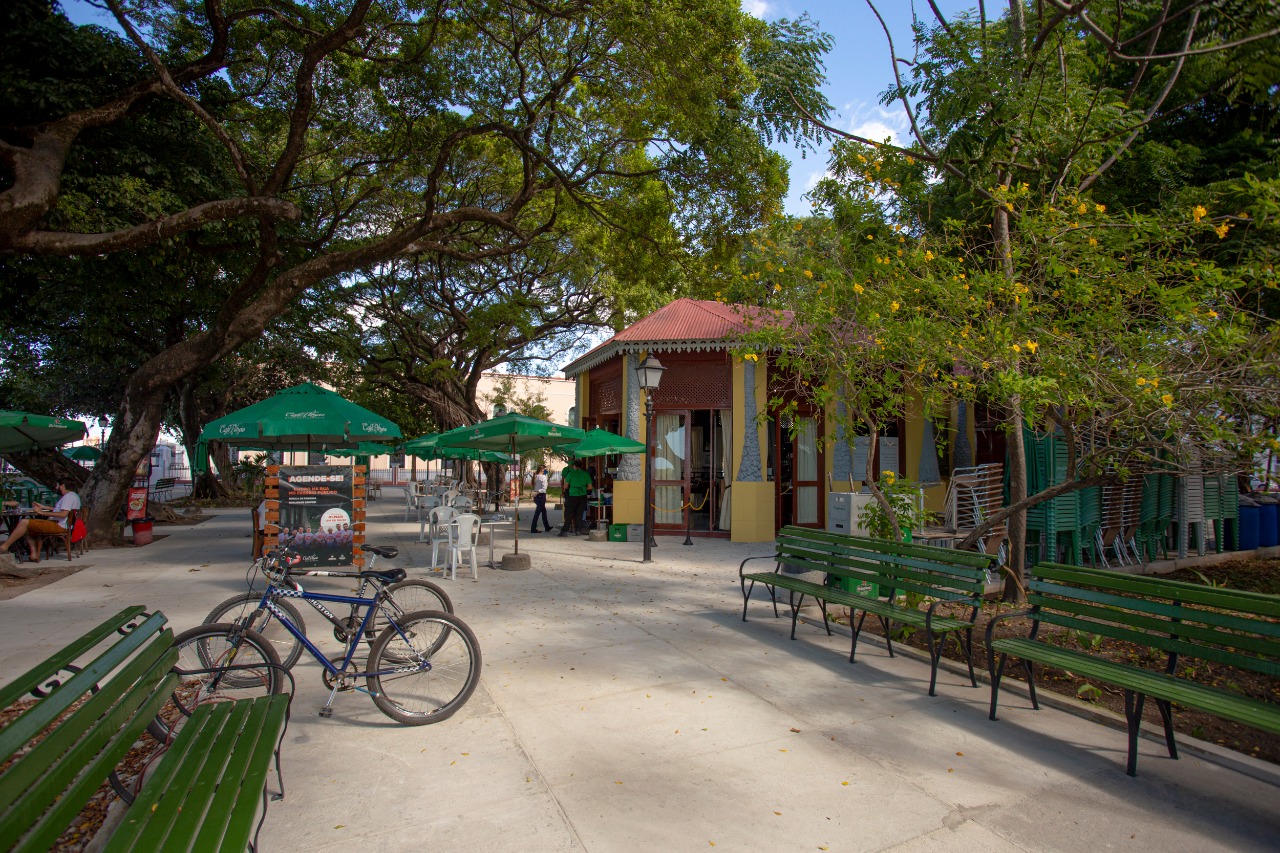 Fachada do restaurante Café Passeio situado na Praça dos Mártires (Passeio Público de Fortaleza)