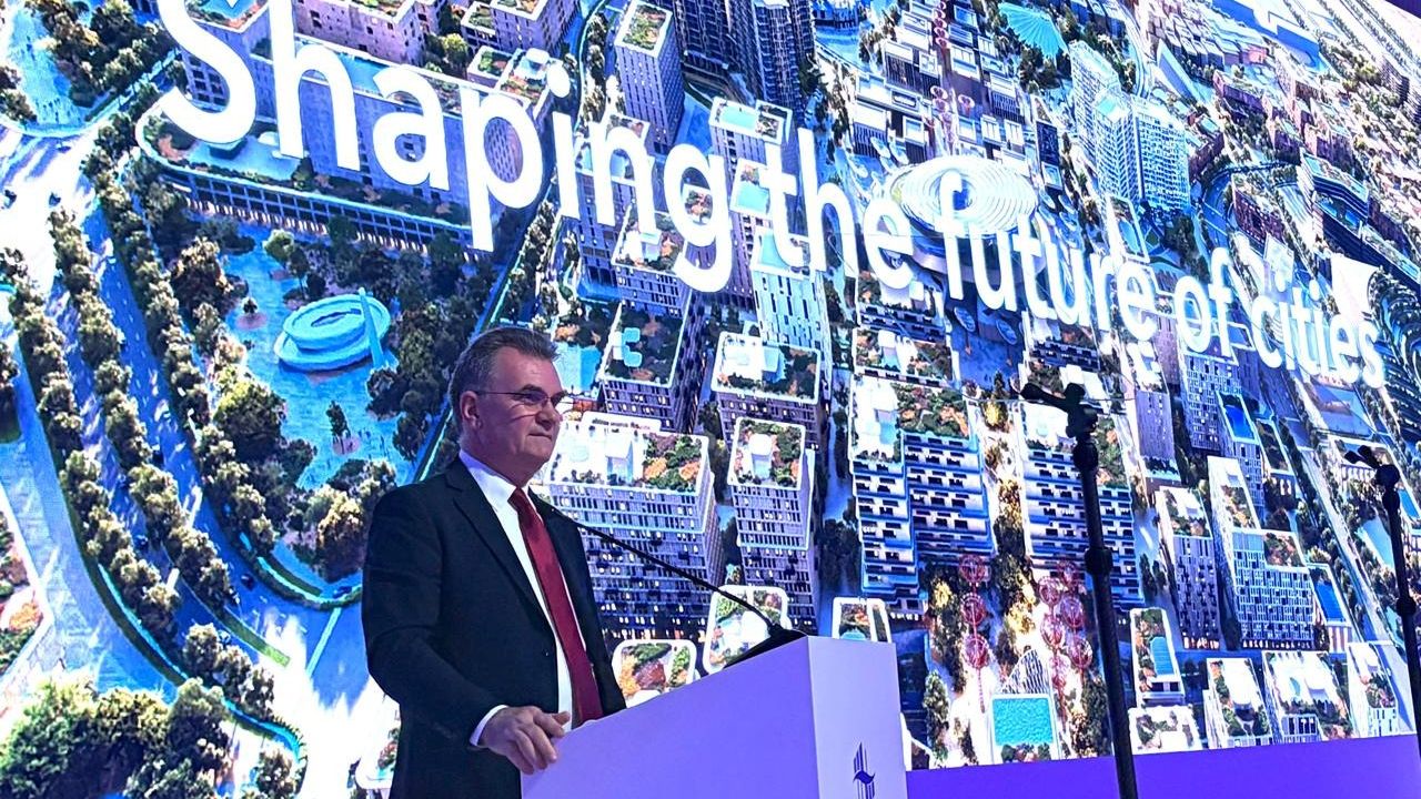 João Bosco Monte destacou uma série de experiências inovadoras que estão sendo implementadas na cidade, enfatizando o compromisso de Fortaleza com o desenvolvimento urbano sustentável João Bosco Monte destacou uma série de experiências inovadoras que estão sendo implementadas na cidade, enfatizando o compromisso de Fortaleza com o desenvolvimento urbano sustentável