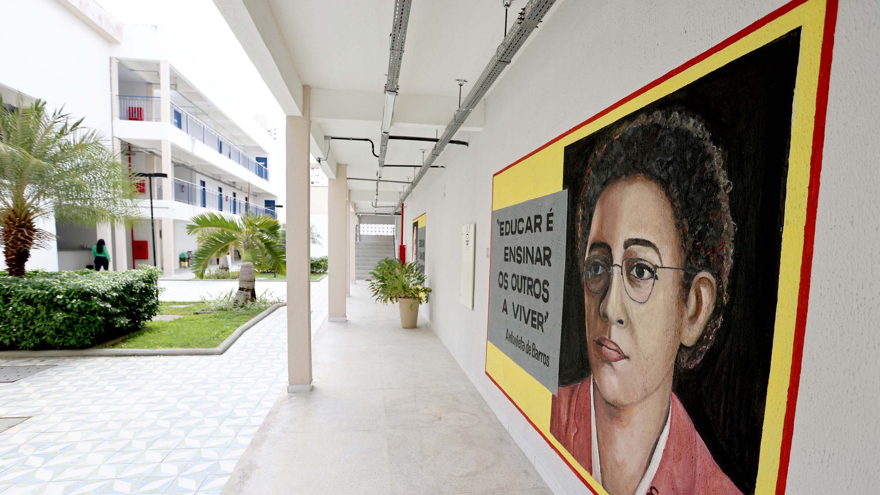 foto do pátio interno da Academia do Professor