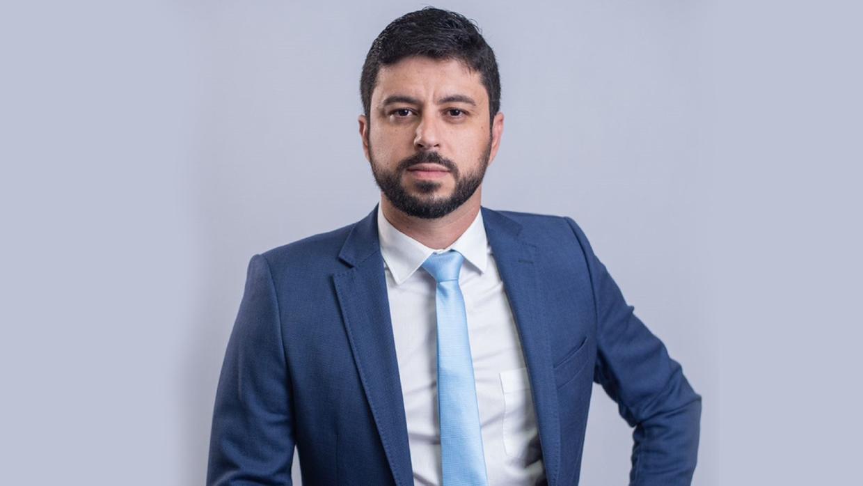 João Gilberto de terno azul