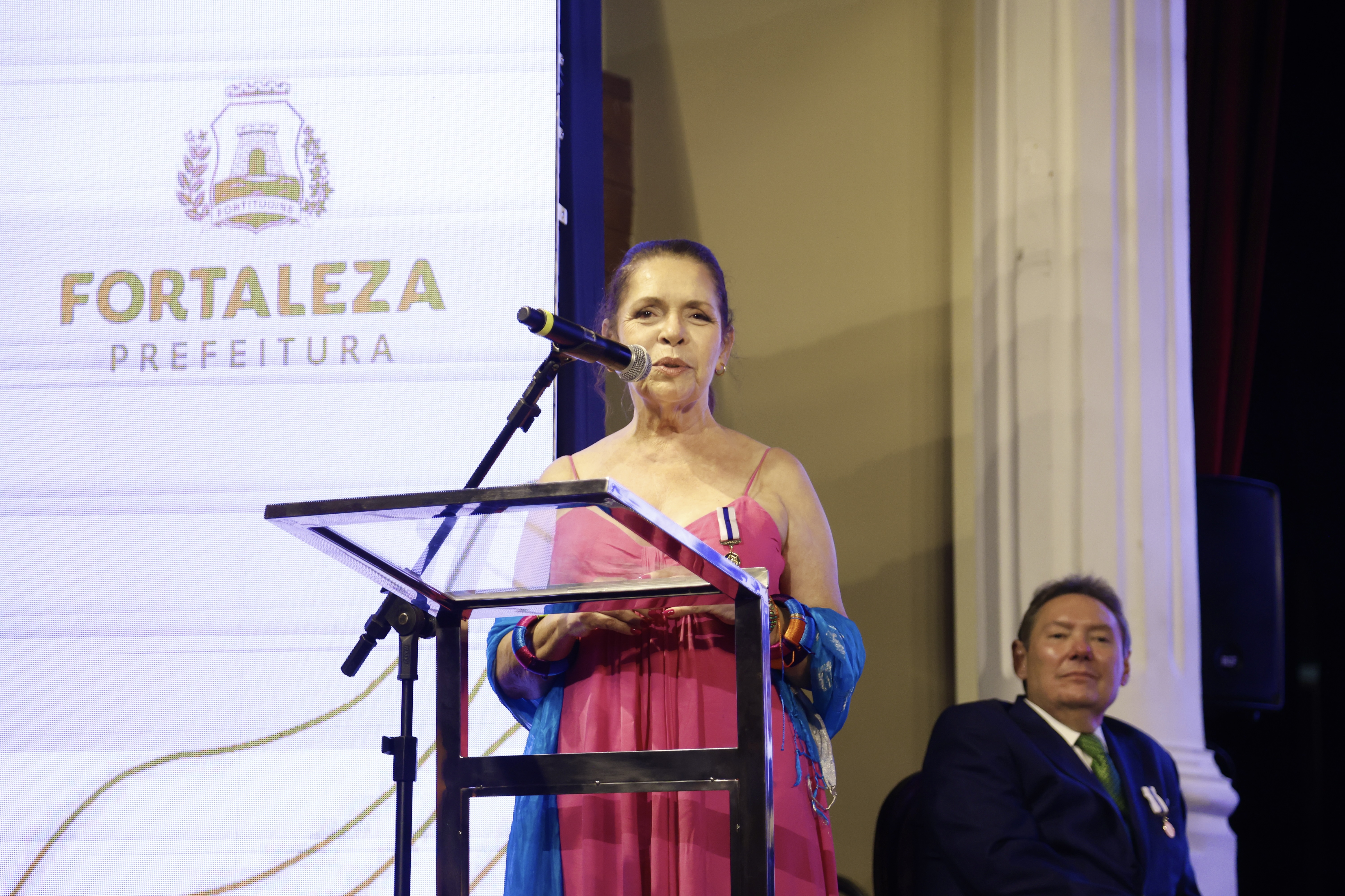 dora andrade discursando 