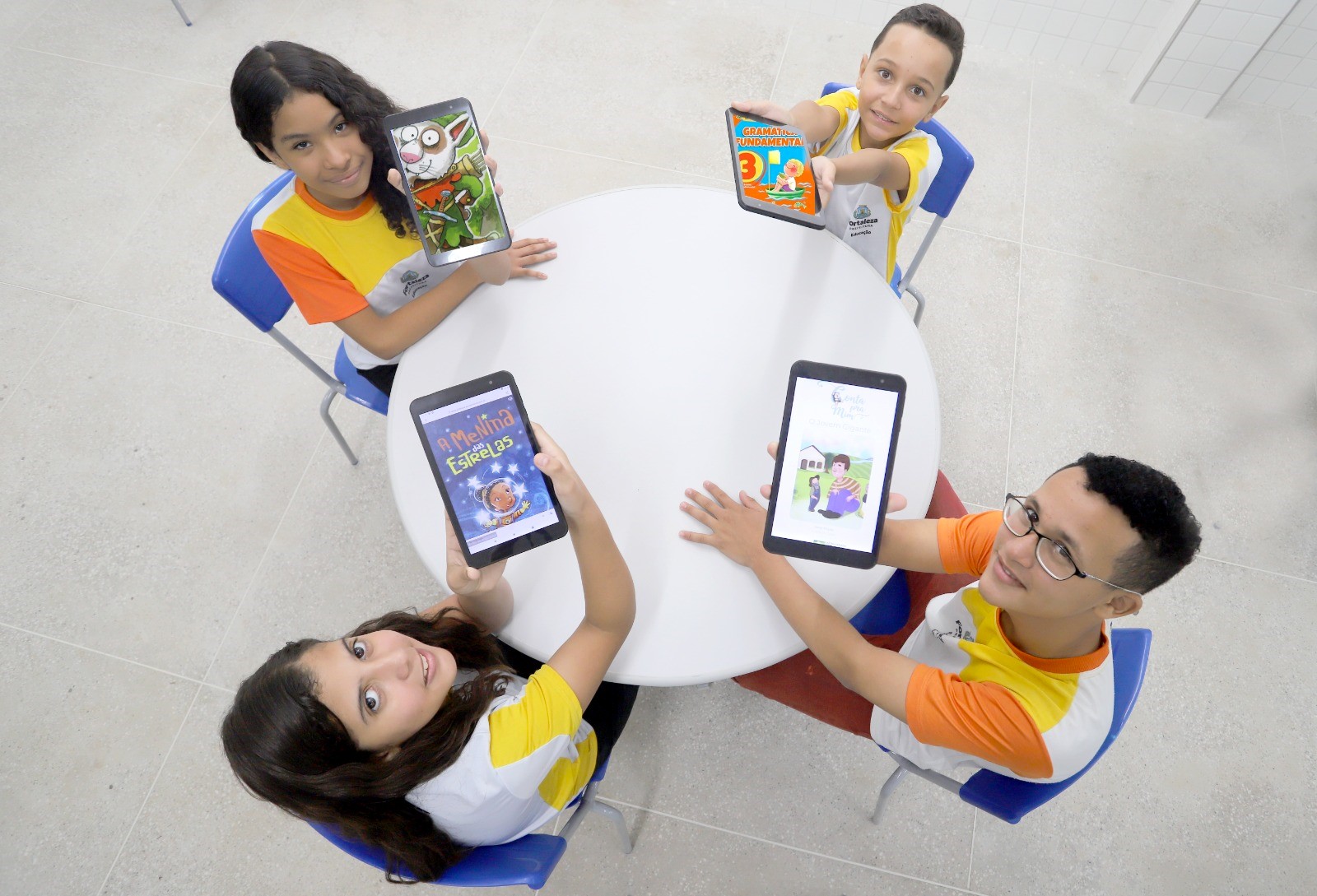 Alunos da Rede Municipal com tablet