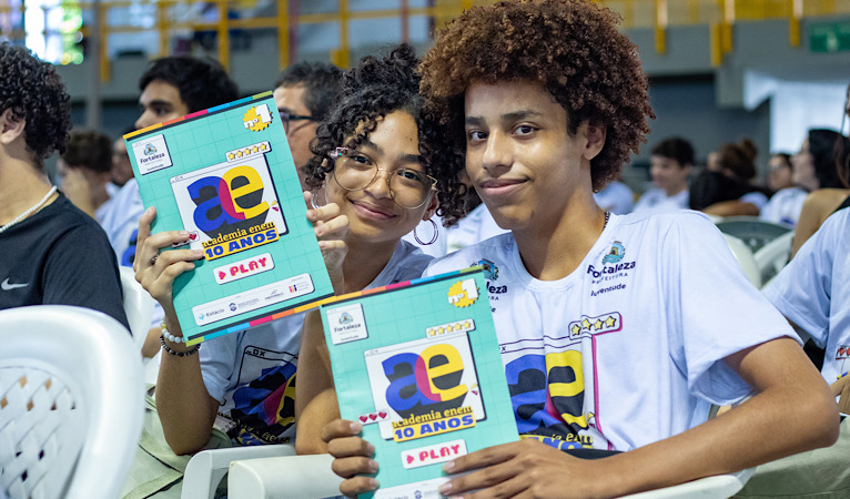 Alunos do Academia Enem durante aulão presencial no Ginásio Paulo Sarasate