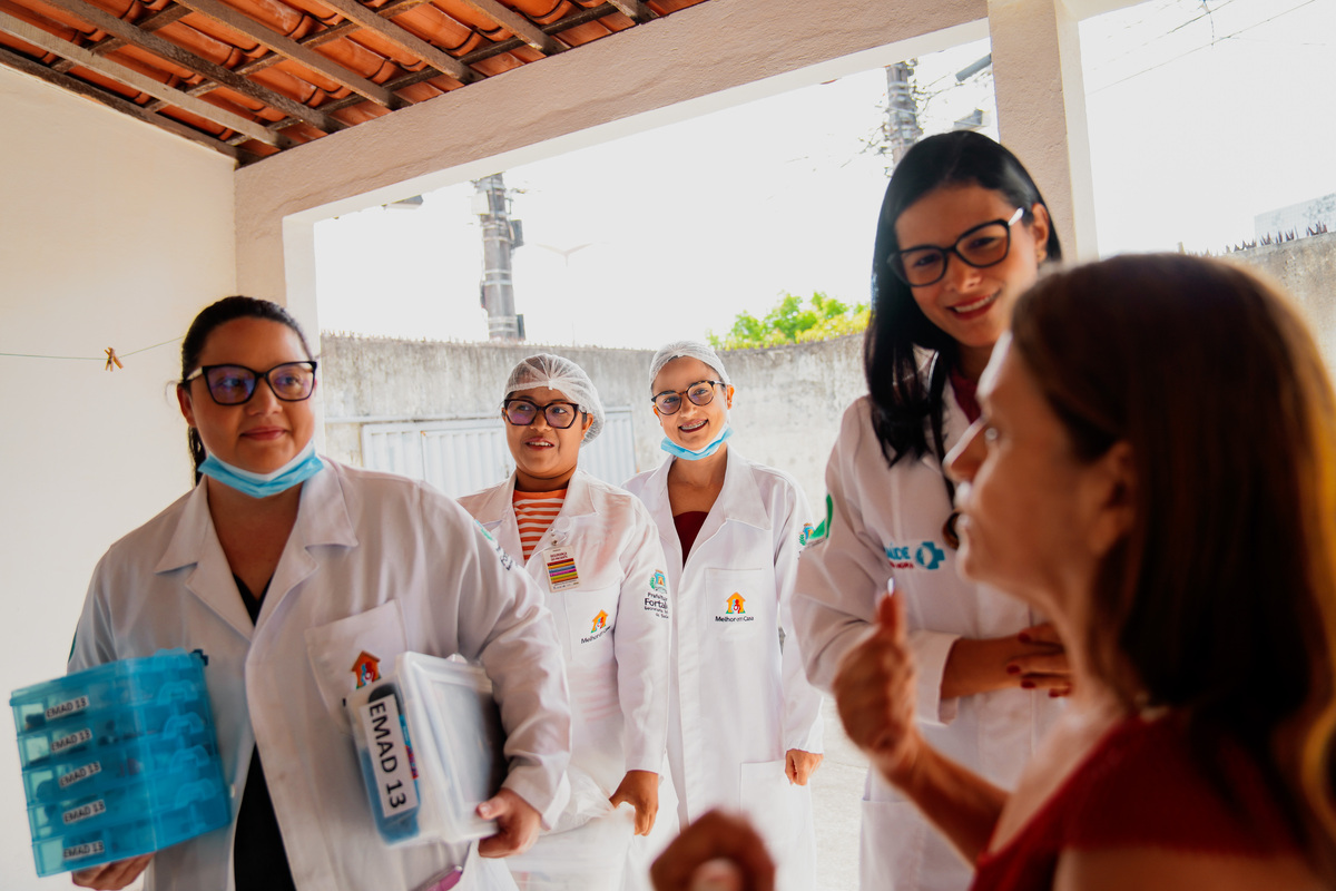 O programa dispõe de 26 equipes EMAD e nove EMAP, como a comandada pela médica Angellyne Pinheiro