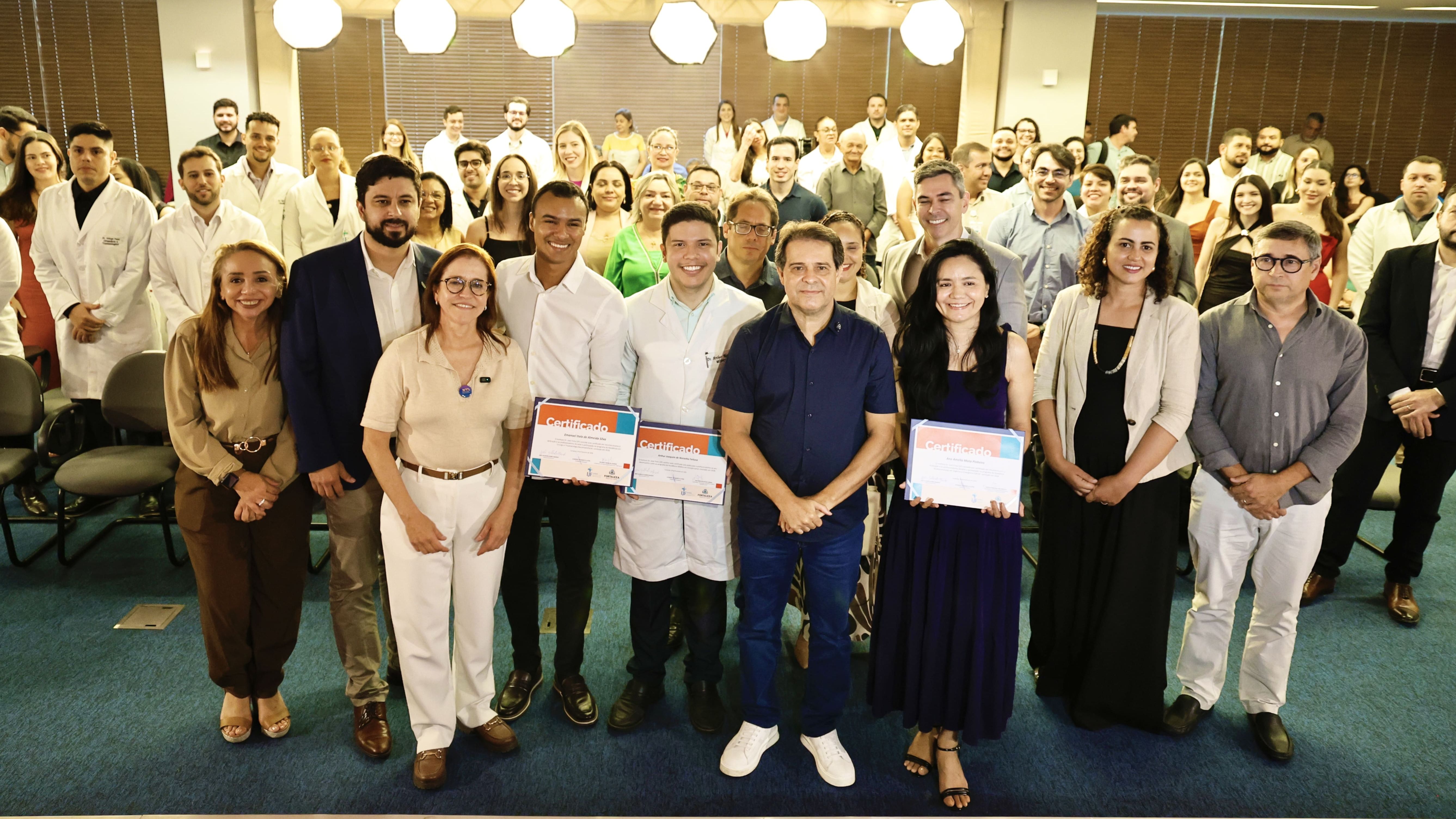 Prefeitura de Fortaleza realiza formatura de 42 de novos especialistas das turmas de Residência Médi