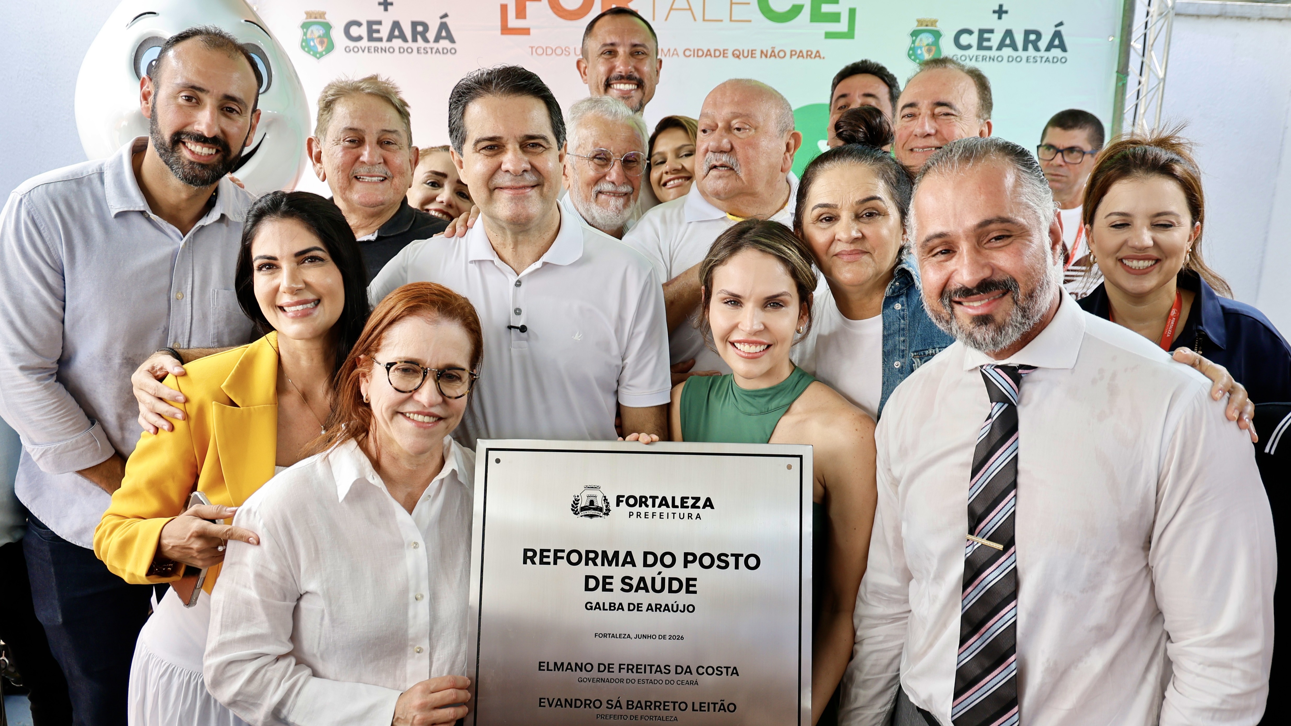 Prefeitura de Fortaleza entrega posto de saúde requalificado na Lagoa Redonda; 10º reformado pela ge