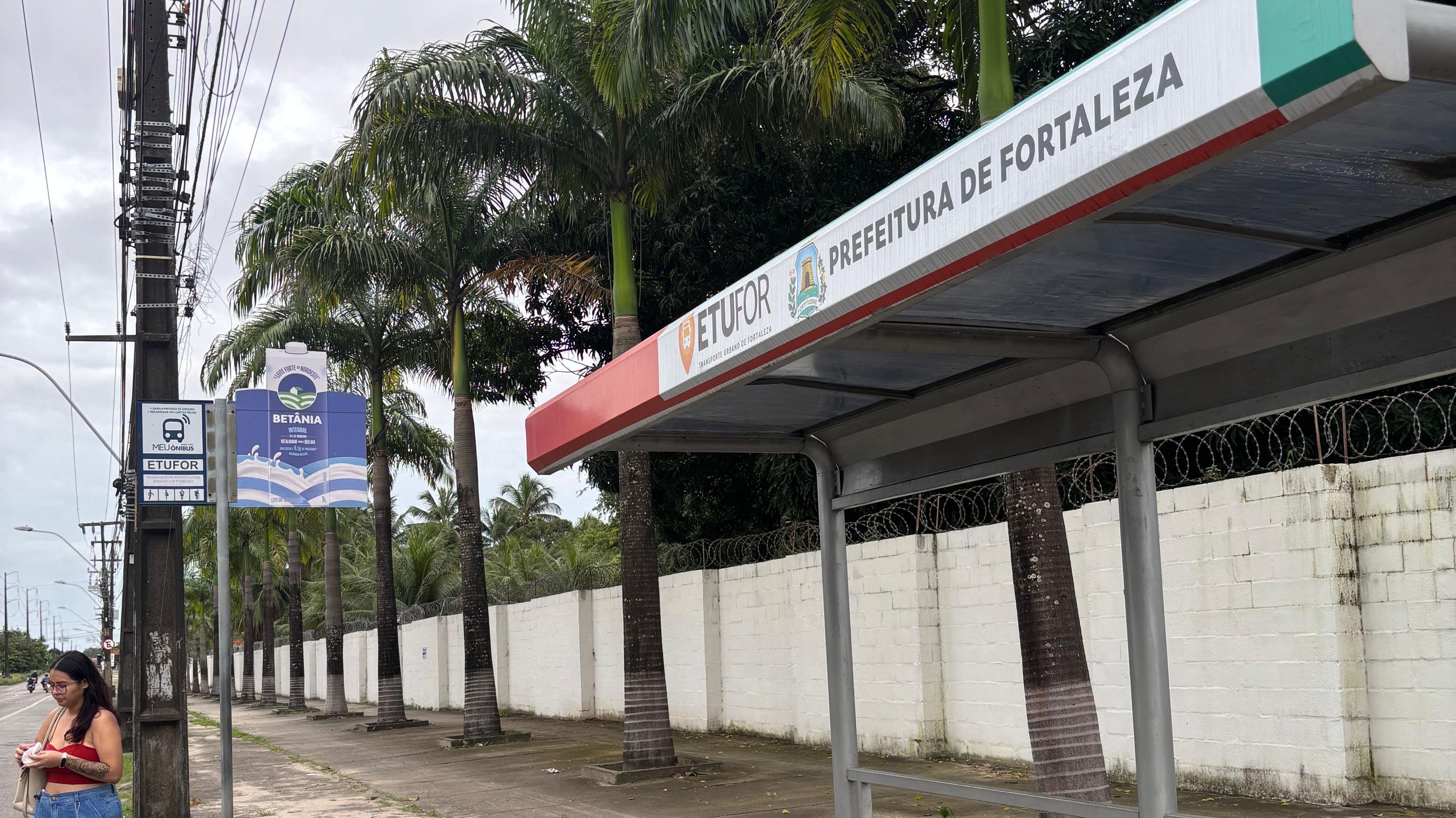 Etufor orienta população sobre como pedir manutenção e criação de pontos de ônibus em Fortaleza