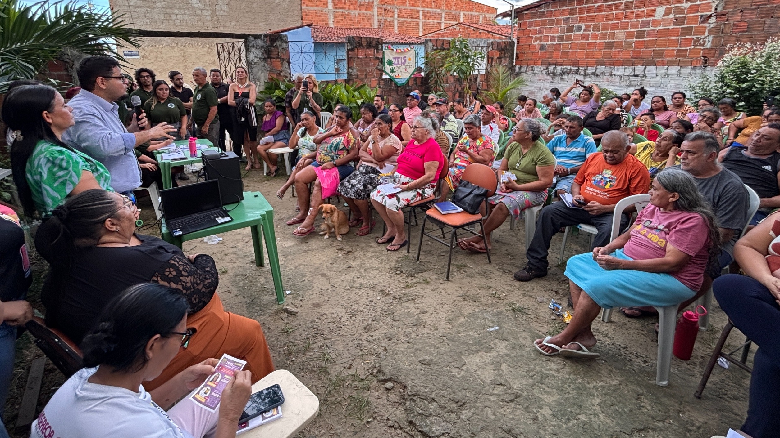 Prefeitura de Fortaleza prepara papel da casa para 1.000 moradias em comunidades do Siqueira e Pici