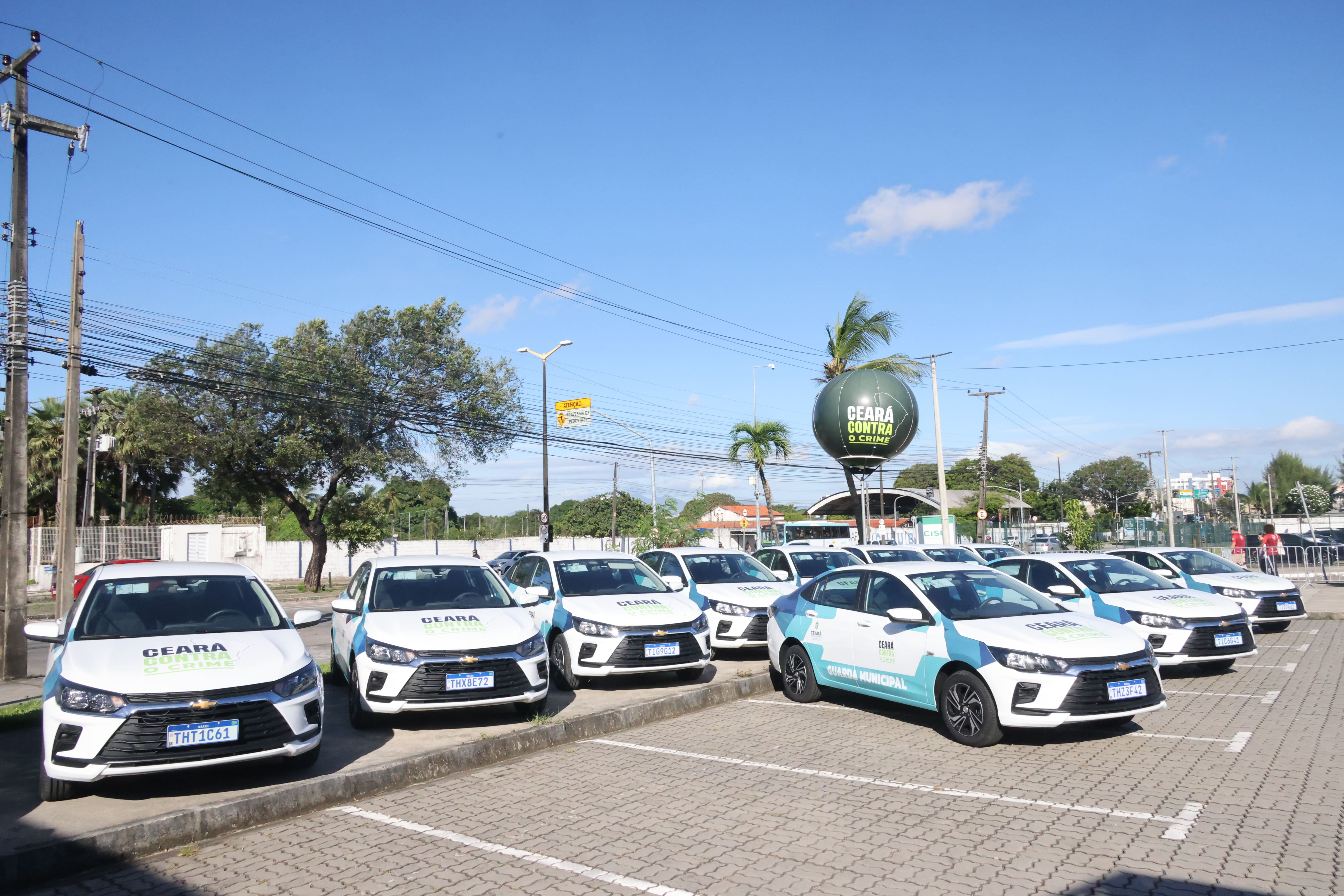 No total, para todos os municípios contemplados, foram entregues 101 viaturas; 847 rádios, entre fixos e móveis, além de 1.305 tonfas, com investimento de R$ 15,4 milhões.