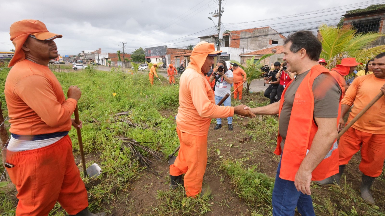 Operação Capital Limpa e Ordenada reduz em 35% os pontos de lixo irregulares da avenida Leste-Oeste