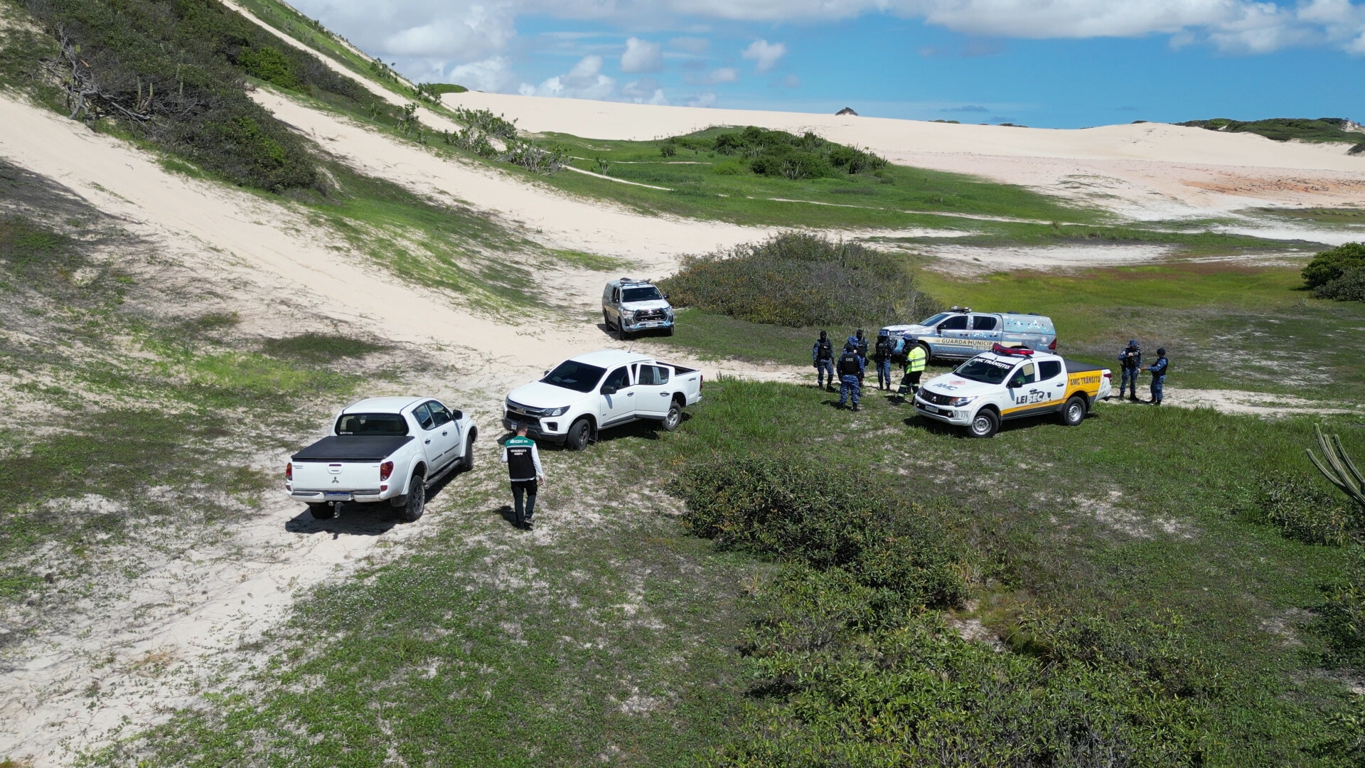Agefis apreende veículo que trafegava pelas dunas da Sabiaguaba