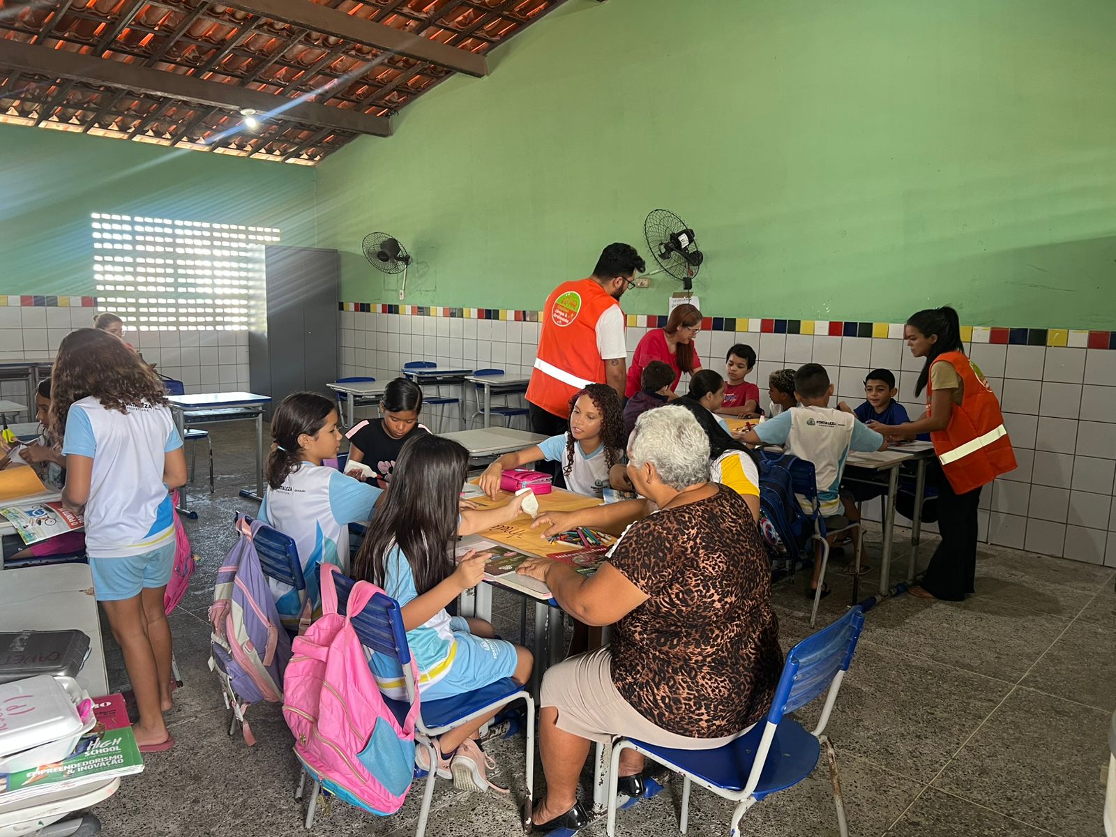 Educadores ambientais levam atividade para escolas do Município Educação ambiental nas escolas