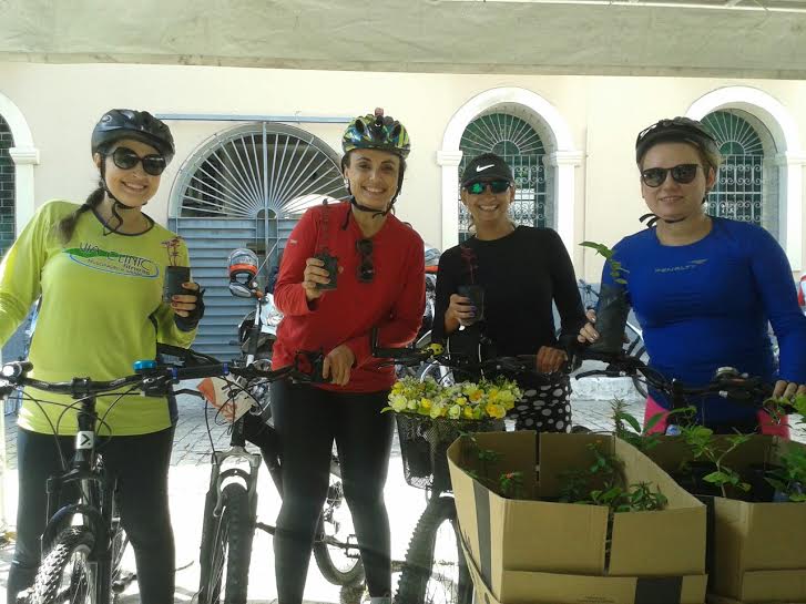 A Seuma contabiliza mais de duas mil mudas, como Ipê, Mungubeira e Pau Branco, distribuídas aos domingos