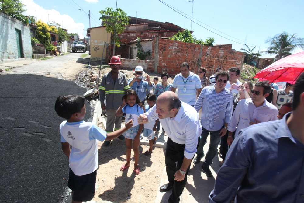 Foram visitadas obras, equipamentos municipais e projetos sociais nas Goiabeiras e Colônia (Foto: Marcos Moura)