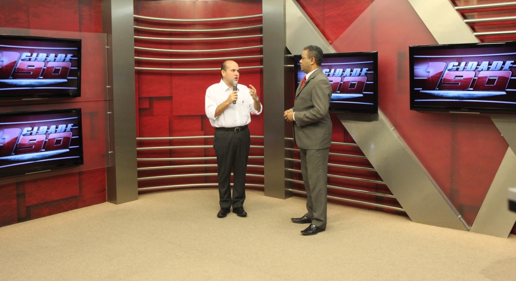 Os temas mobilidade urbana, saúde, educação e iluminação e coleta pública de lixo pautaram a entrevista (Foto: Marcos Moura)