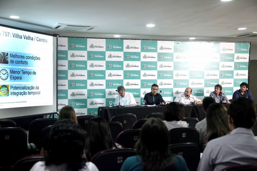 As medidas foram anunciadas em entrevista coletiva à imprensa, nesta quinta-feira, no Paço Municipal (Foto: Thiago Gaspar)