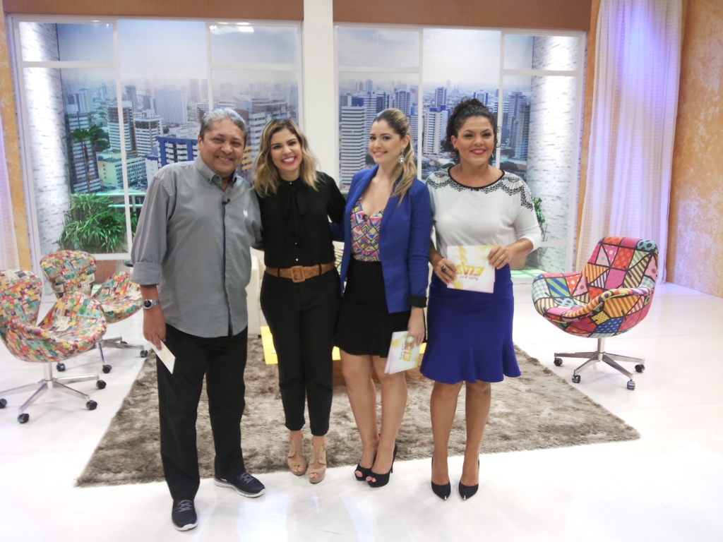 Os apresentadores Paulo Oliveira, Natália Queiroz e Mariana Carvalho receberam a primeira-dama, que também falou sobre a IV Semana do Bebê