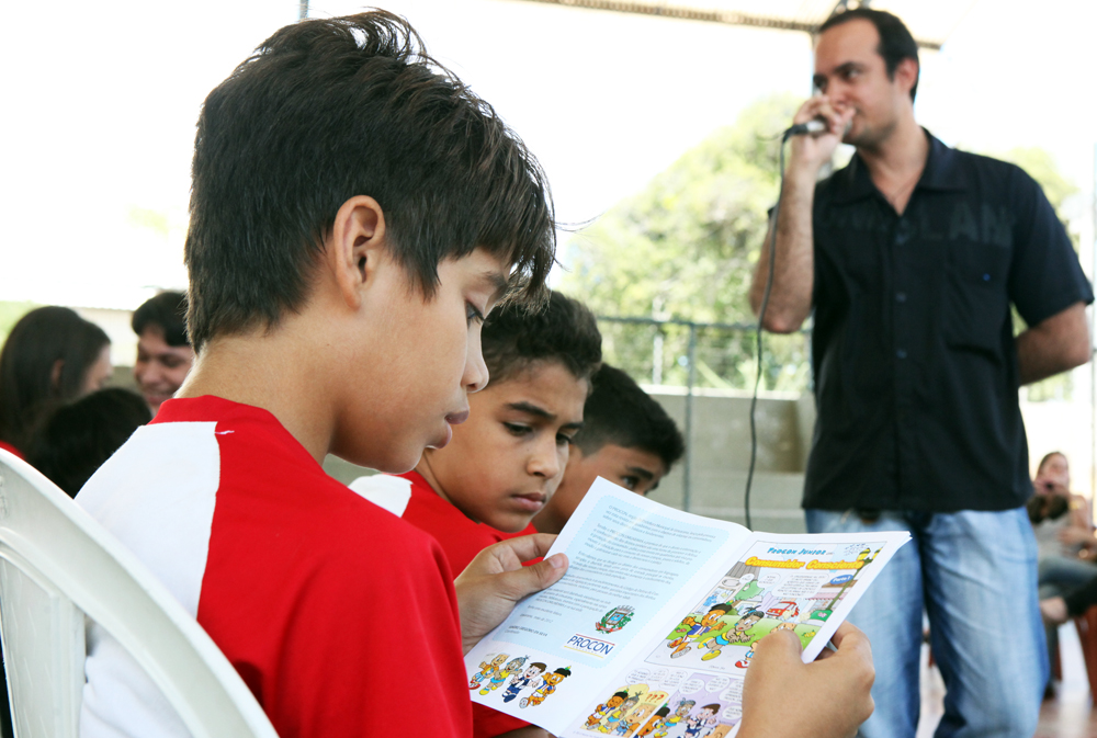 Pelo menos duas instituições de ensino, por mês, receberão os profissionais e a Unidade Móvel do Procon Fortaleza (Foto: Marcos Moura)