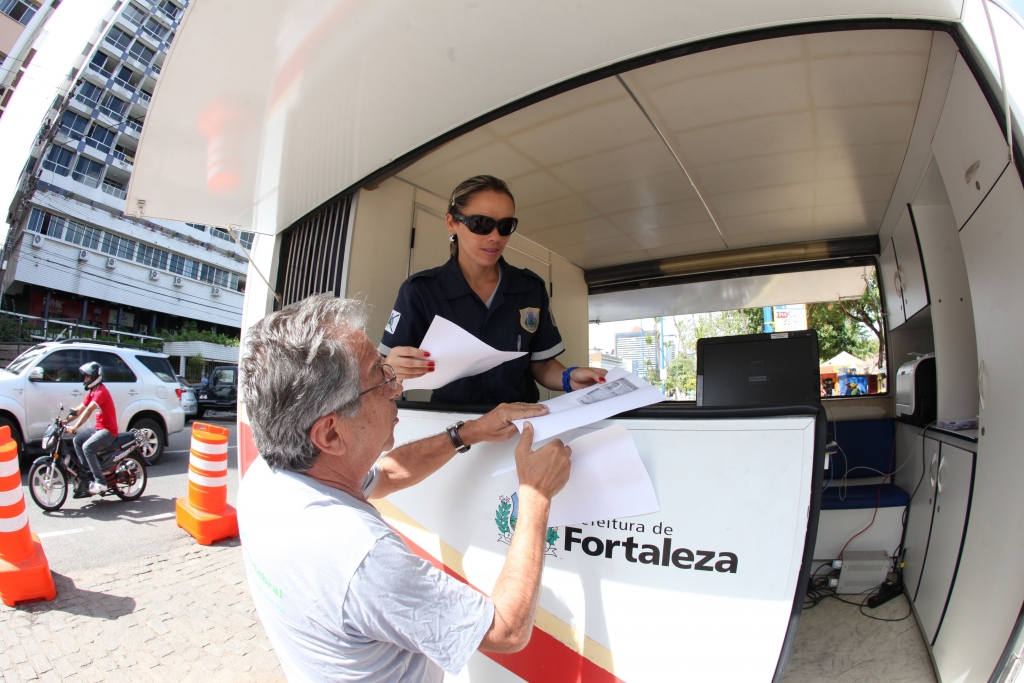 A operação já esteve nas sedes das Regionais I, III, IV e V, na Praça Luíza Távora e na Avenida Beira-Mar (Foto: Marcos Moura)