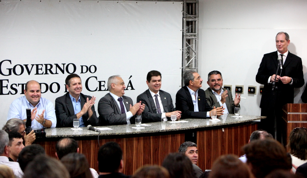 A cerimônia contou com a presença de servidores e autoridades dos poderes executivo e legislativo (Foto: Marcos Moura)