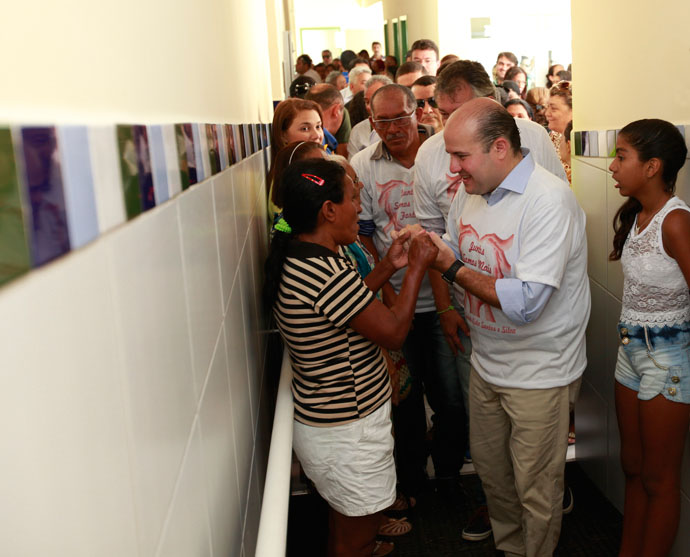 Roberto Cláudio ressaltou a importância do novo horário de atendimento, laboratório para coleta de sangue e consultório odontológico (Foto: Queiroz Ne