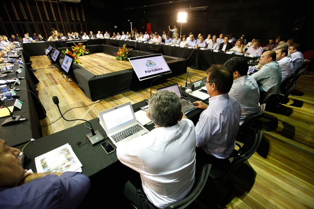 A reunião, no auditório do Cuca Mondubim, foi iniciada na manhã desta terça-feira (02/06) e teve seguimento até o turno da noite (Foto: Queiroz Neto)