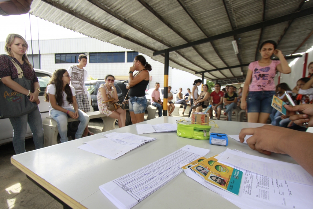 No mês de julho a Etufor tem recebido um intenso fluxo de alunos em busca do cartão do Bilhete Único (Foto: Igor de Melo)