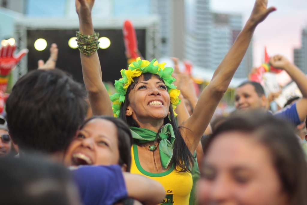 Pela manhã, quem foi para a praia pôde também participar de aulão de forró e axé e brincadeiras no palco (Foto: Igor de Melo)
