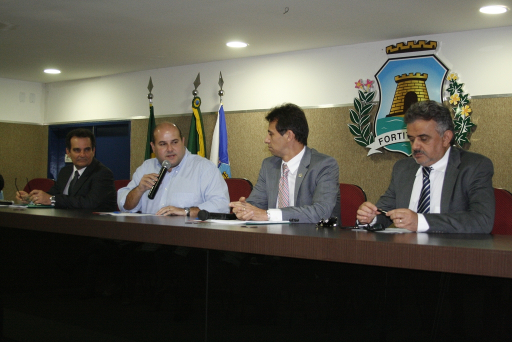 Ao todo, são ofertadas 1.028 vagas, com remuneração que chega a R$ 1.923,07 (Foto: Mauri Melo)