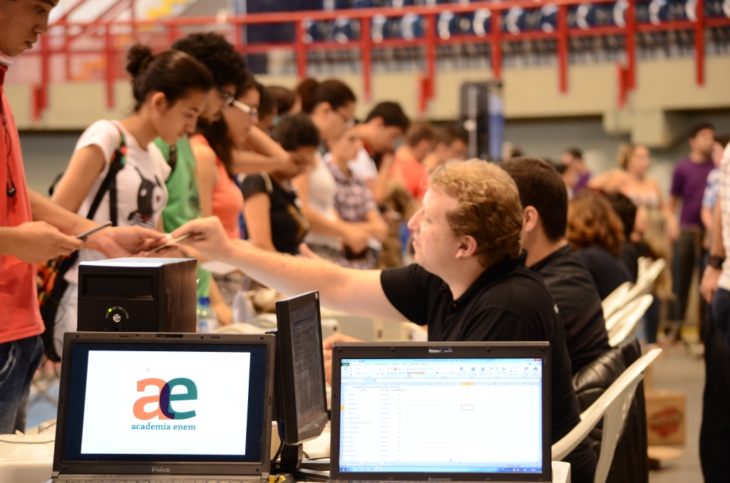 Nos dias do simulado, o estudante deverá apresentar a carteirinha do Academia Enem e um documento de identidade com foto