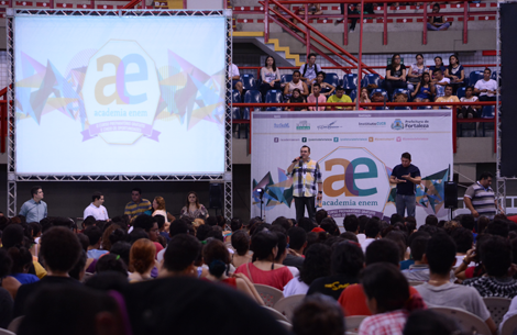 As aulas do Academia Enem acontecem aos sábados e domingos, de 13h às 17h30, no Ginásio Paulo Sarasate