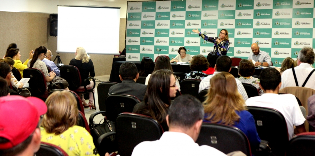 Foram debatidos ações e serviços que serão prestados para evitar a violação dos direitos das crianças e adolescentes na Copa (Foto: Marcos Moura)