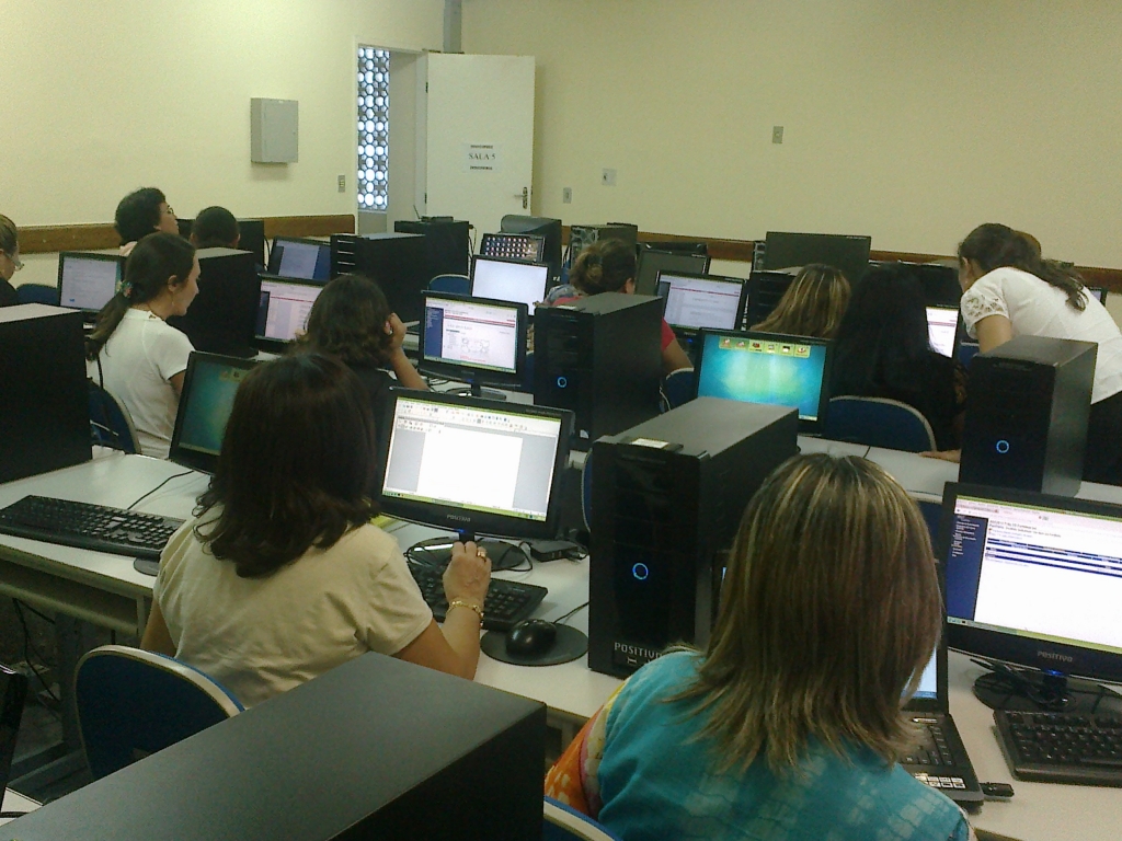 O Proinfor II irá capacitar 400 jovens, distribuídos em 20 turmas, na área de Tecnologia da Informação (TI)