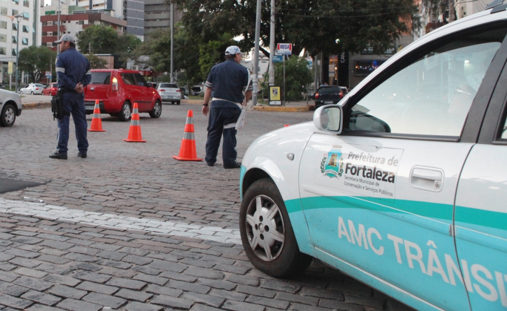 A fiscalização também é reforçada ao redor das escolas e motoristas que insistirem em cometer irregularidades podem ser autuados