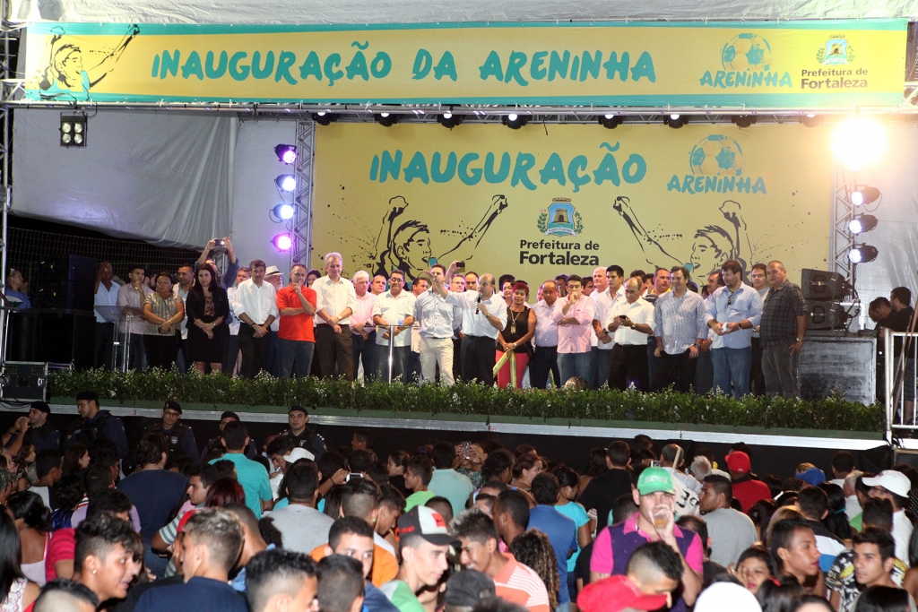 A Areninha Thauzer Parente, no bairro Quintino Cunha, foi entregue nesta quinta-feira (12/11) pelo prefeito Roberto Cláudio (Foto: Kaio Machado)
