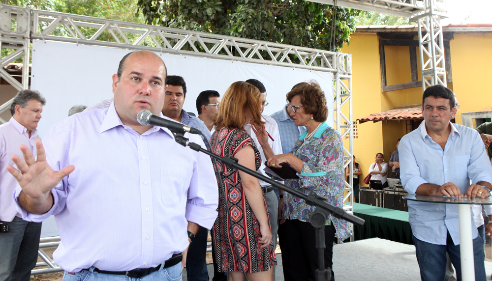 A solenidade ocorreu na unidade Anísio Teixeira, no bairro Paupina (Foto: Marcos Moura)