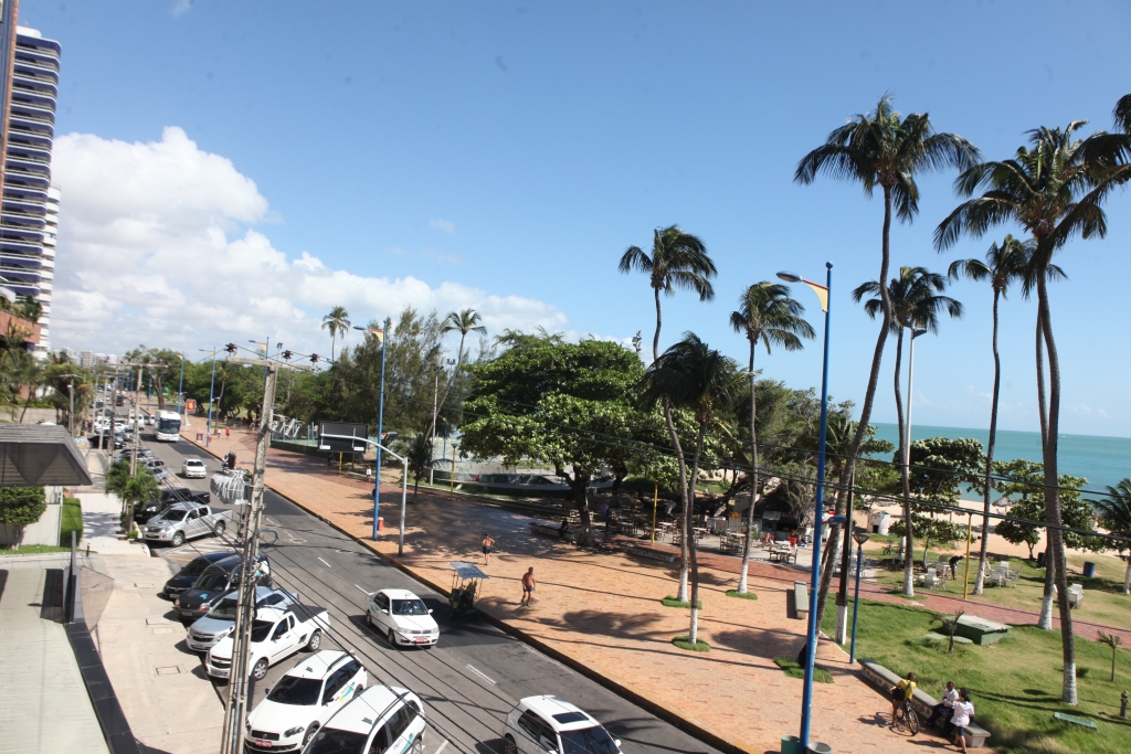 Os serviços estão sendo executados por segmentos para reduzir os transtornos de quem circula pelo local