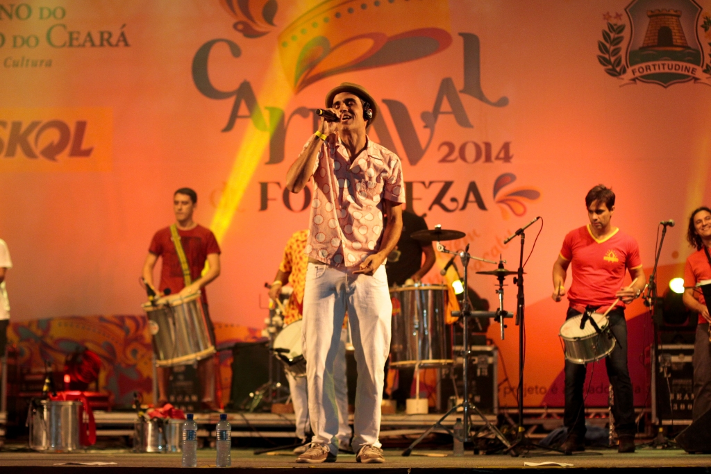 Em torno do palco montado no Aterrinho, houve uma concentração estimada em cerca de 50 mil pessoas (Foto: Igor de Melo)