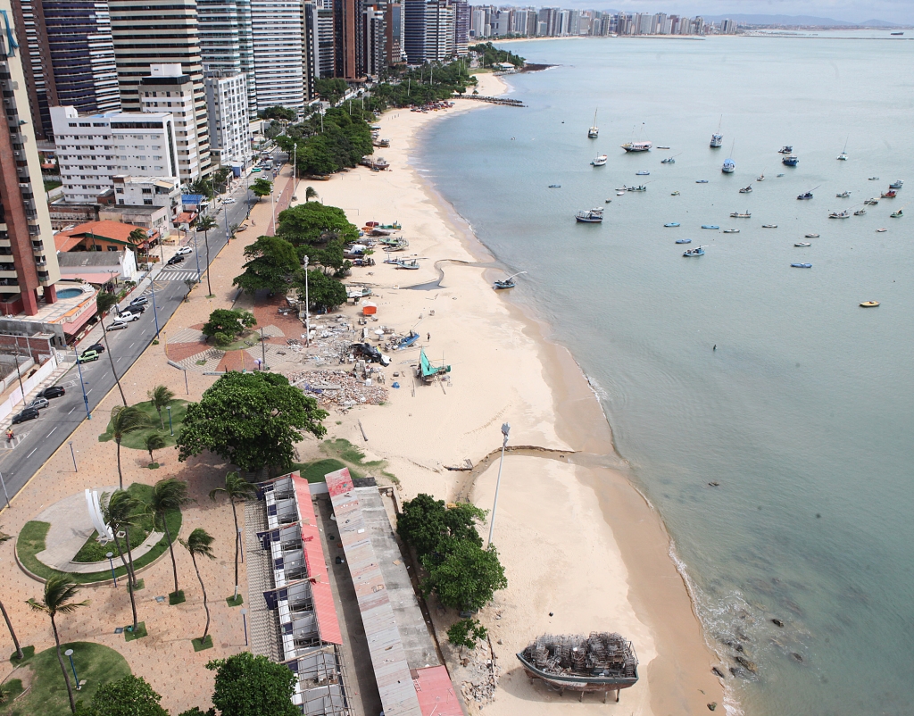 O trecho da orla beneficiado fica compreendido entre o Aterro da Praia de Iracema e o Mercado dos Peixes (Foto: Marcos Moura)